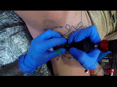 ❤️ Sully Savage oo aad u tattooed ayaa Kintirkeeda ku sawirtay tattoo ️❌ anaga ❌️